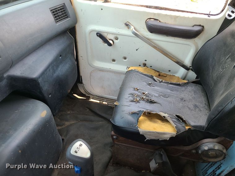 image for item MO9870 1997 Ford LTS9000  crane truck