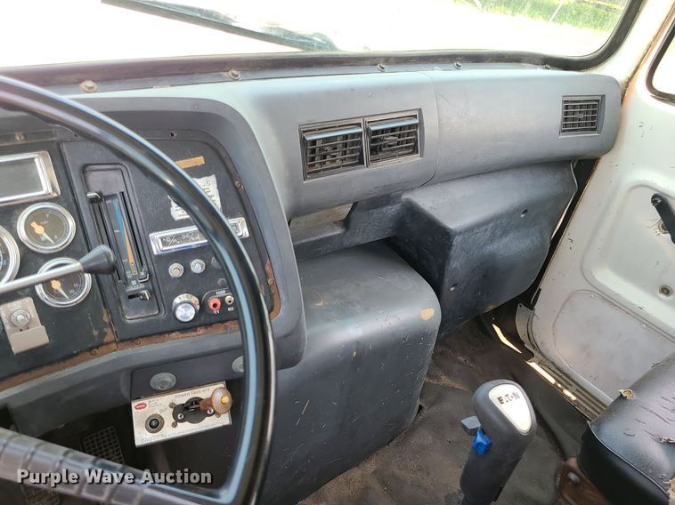 image for item MO9870 1997 Ford LTS9000  crane truck