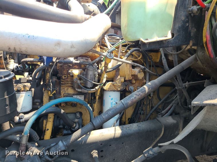 image for item MO9870 1997 Ford LTS9000  crane truck