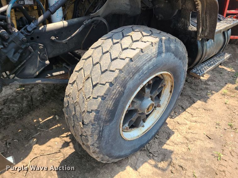 image for item MO9870 1997 Ford LTS9000  crane truck