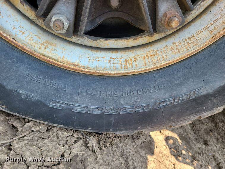 image for item MO9870 1997 Ford LTS9000  crane truck