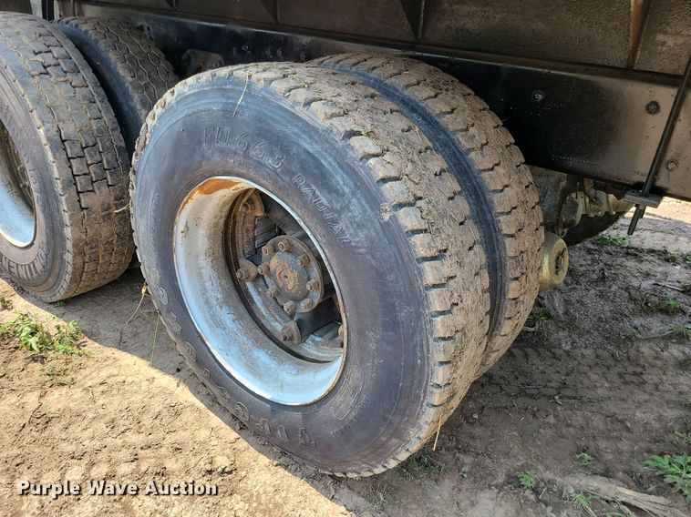 image for item MO9870 1997 Ford LTS9000  crane truck