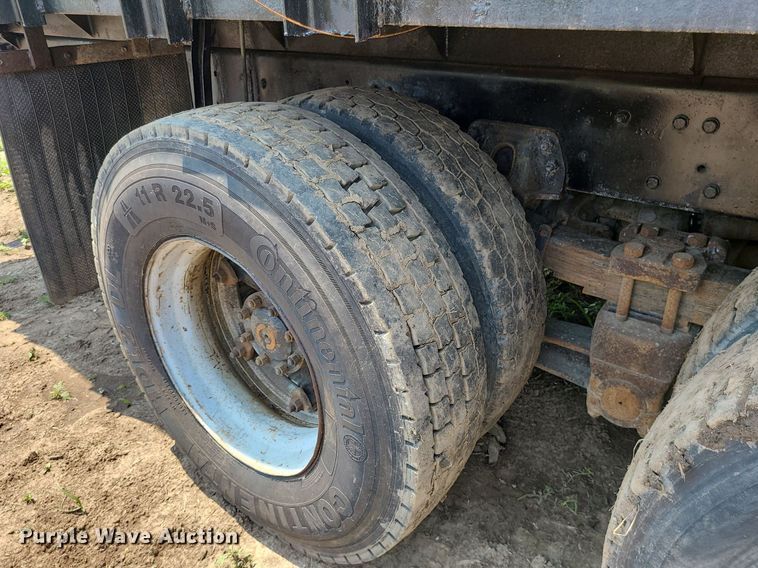 image for item MO9870 1997 Ford LTS9000  crane truck