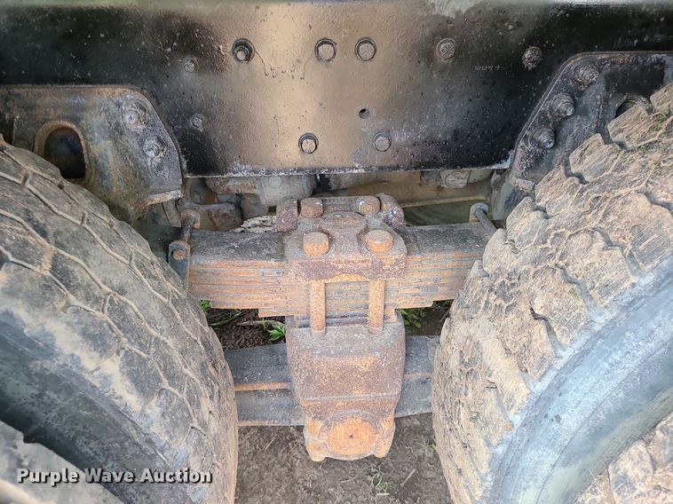 image for item MO9870 1997 Ford LTS9000  crane truck