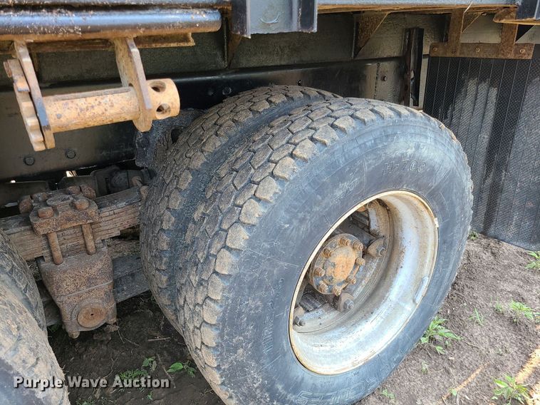 image for item MO9870 1997 Ford LTS9000  crane truck