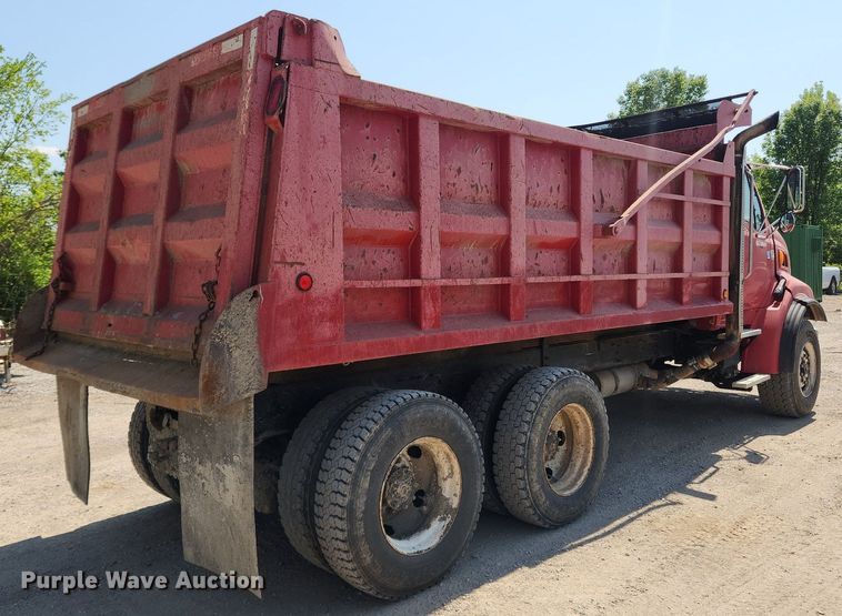 image for item MW9735 2000 Sterling L8513  dump truck