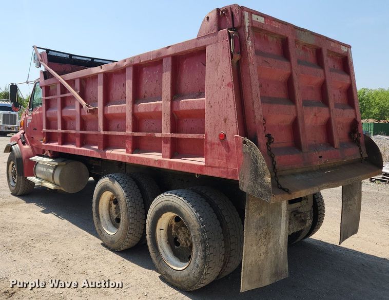 image for item MW9735 2000 Sterling L8513  dump truck