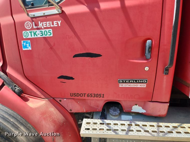 image for item MW9735 2000 Sterling L8513  dump truck