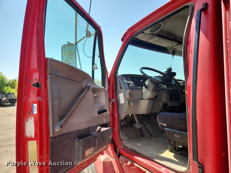 image for item MW9735 2000 Sterling L8513  dump truck