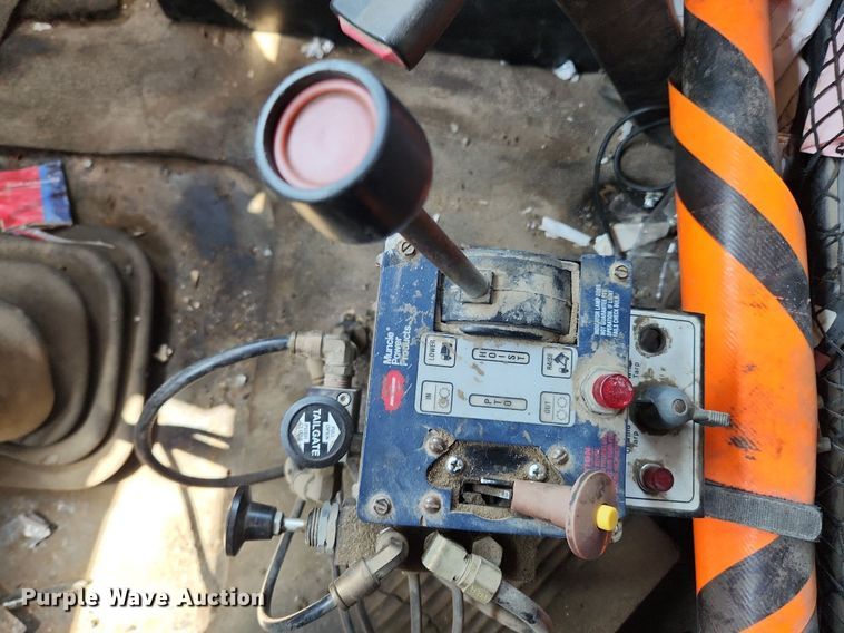 image for item MW9735 2000 Sterling L8513  dump truck