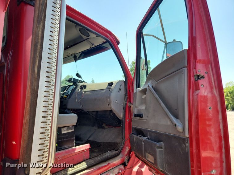 image for item MW9735 2000 Sterling L8513  dump truck