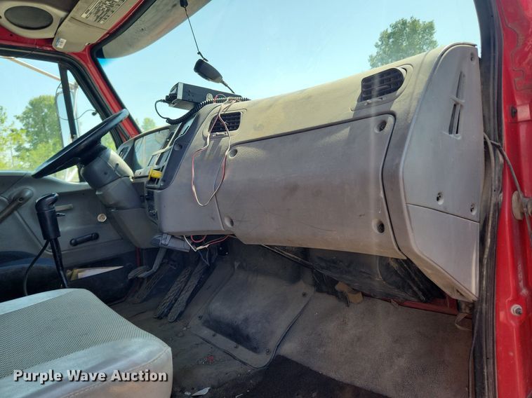 image for item MW9735 2000 Sterling L8513  dump truck