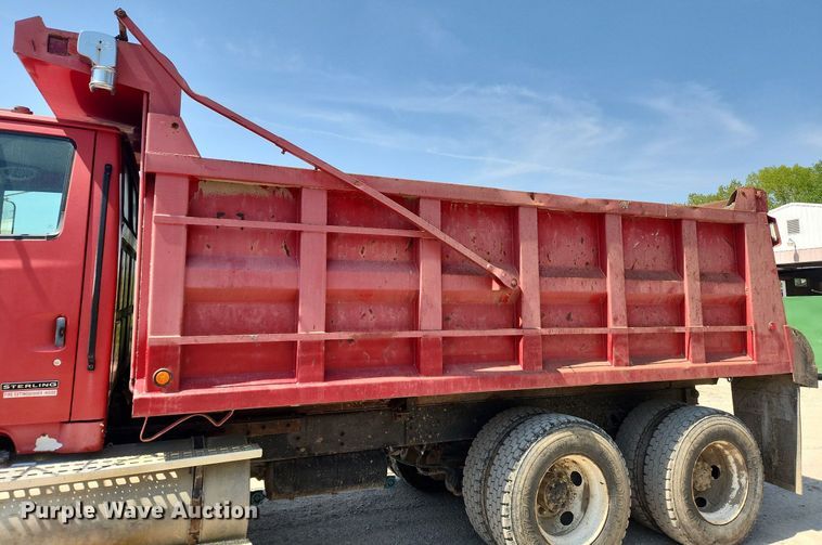 image for item MW9735 2000 Sterling L8513  dump truck