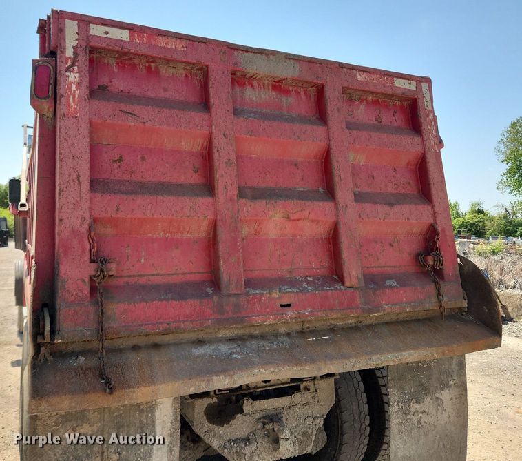 image for item MW9735 2000 Sterling L8513  dump truck