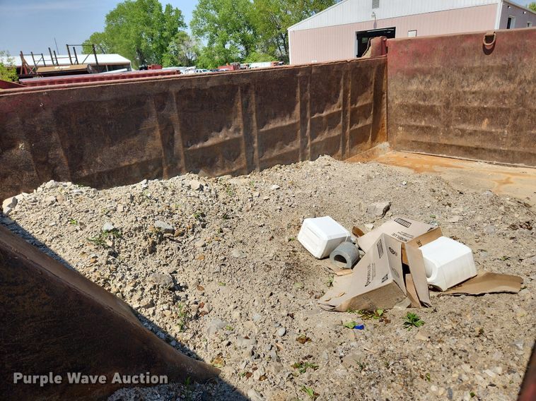 image for item MW9735 2000 Sterling L8513  dump truck