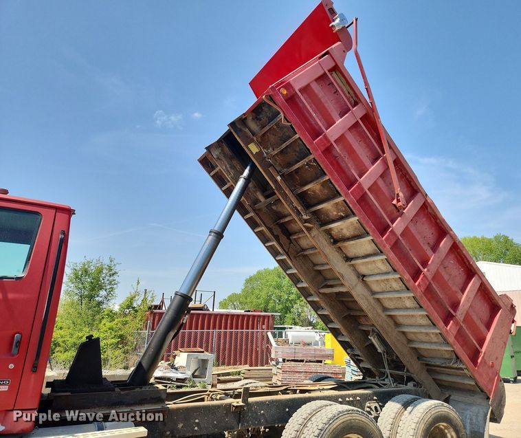 image for item MW9735 2000 Sterling L8513  dump truck