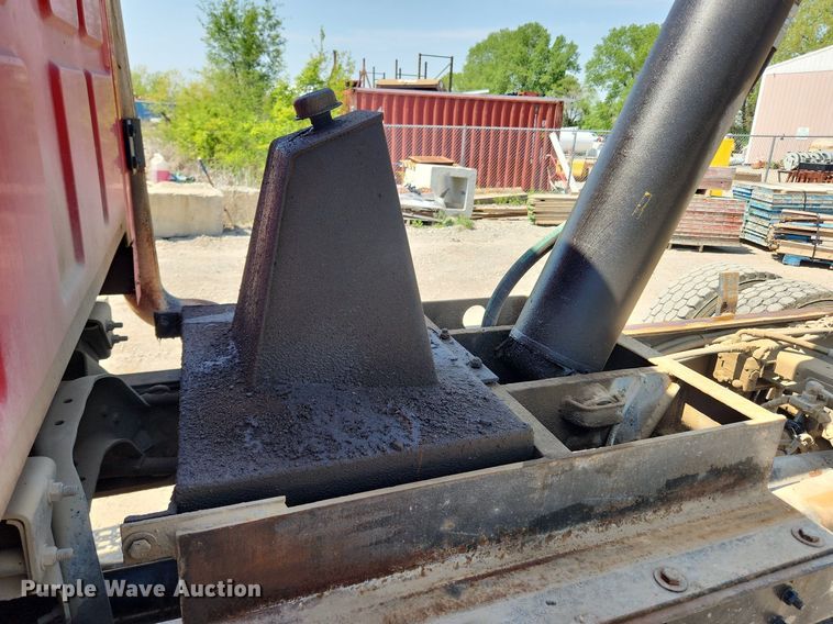 image for item MW9735 2000 Sterling L8513  dump truck