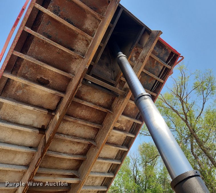 image for item MW9735 2000 Sterling L8513  dump truck