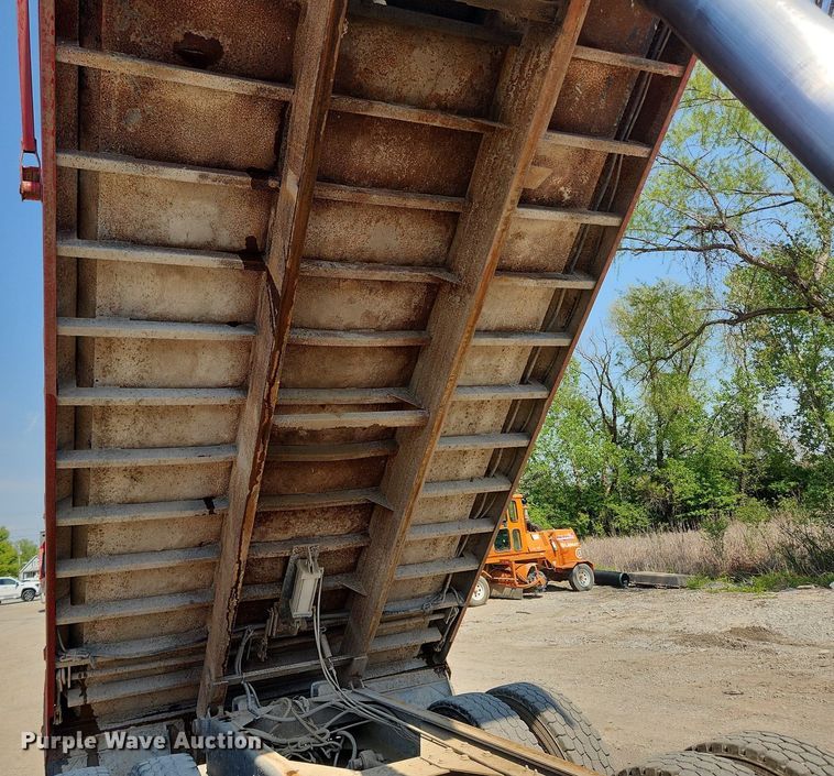 image for item MW9735 2000 Sterling L8513  dump truck