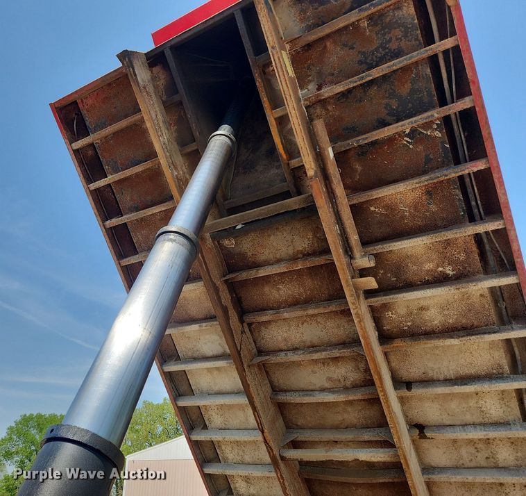 image for item MW9735 2000 Sterling L8513  dump truck