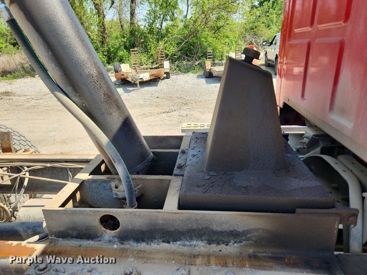 image for item MW9735 2000 Sterling L8513  dump truck