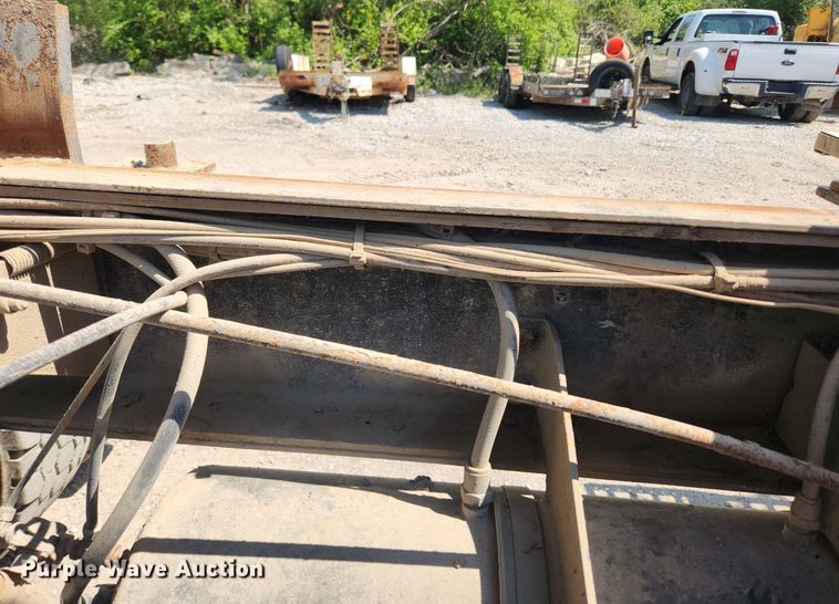 image for item MW9735 2000 Sterling L8513  dump truck