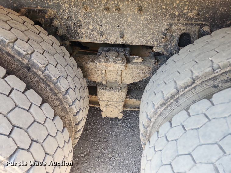 image for item MW9735 2000 Sterling L8513  dump truck