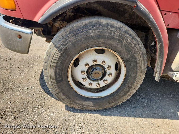 image for item MW9735 2000 Sterling L8513  dump truck