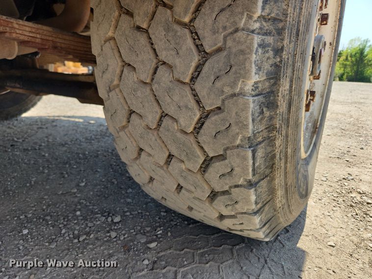 image for item MW9735 2000 Sterling L8513  dump truck