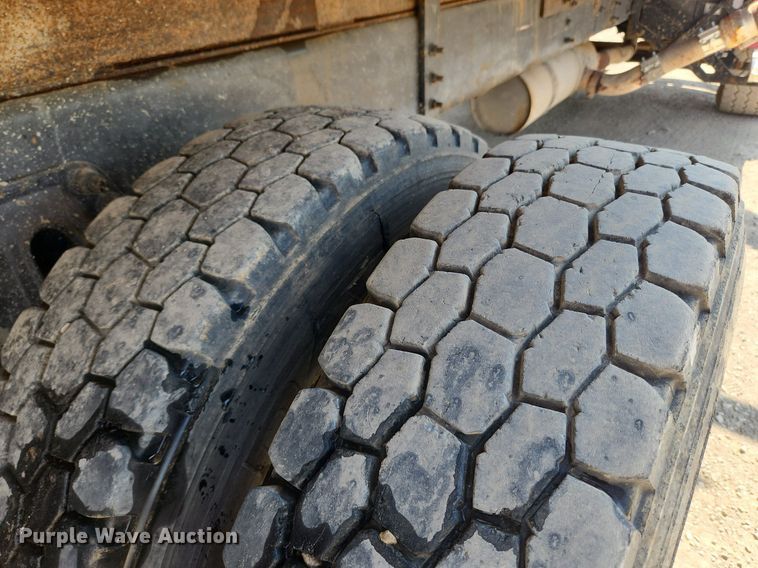 image for item MW9735 2000 Sterling L8513  dump truck