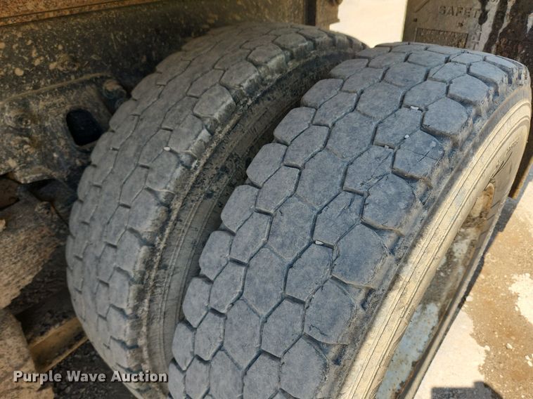 image for item MW9735 2000 Sterling L8513  dump truck