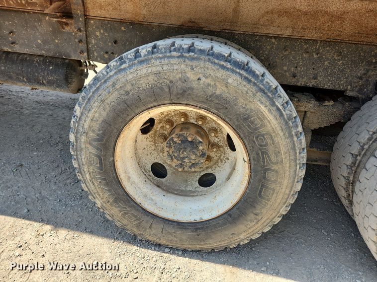 image for item MW9735 2000 Sterling L8513  dump truck