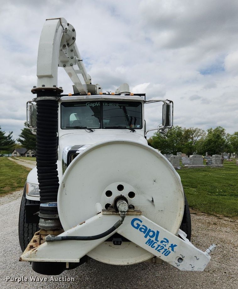 image for item MW9763 2009 Peterbilt 340  sewer jetter truck