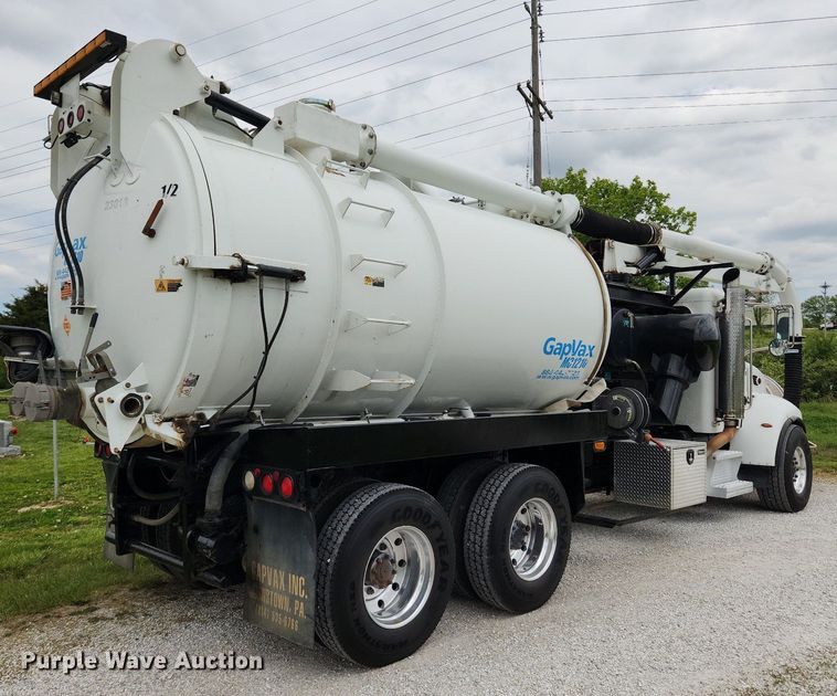 image for item MW9763 2009 Peterbilt 340  sewer jetter truck