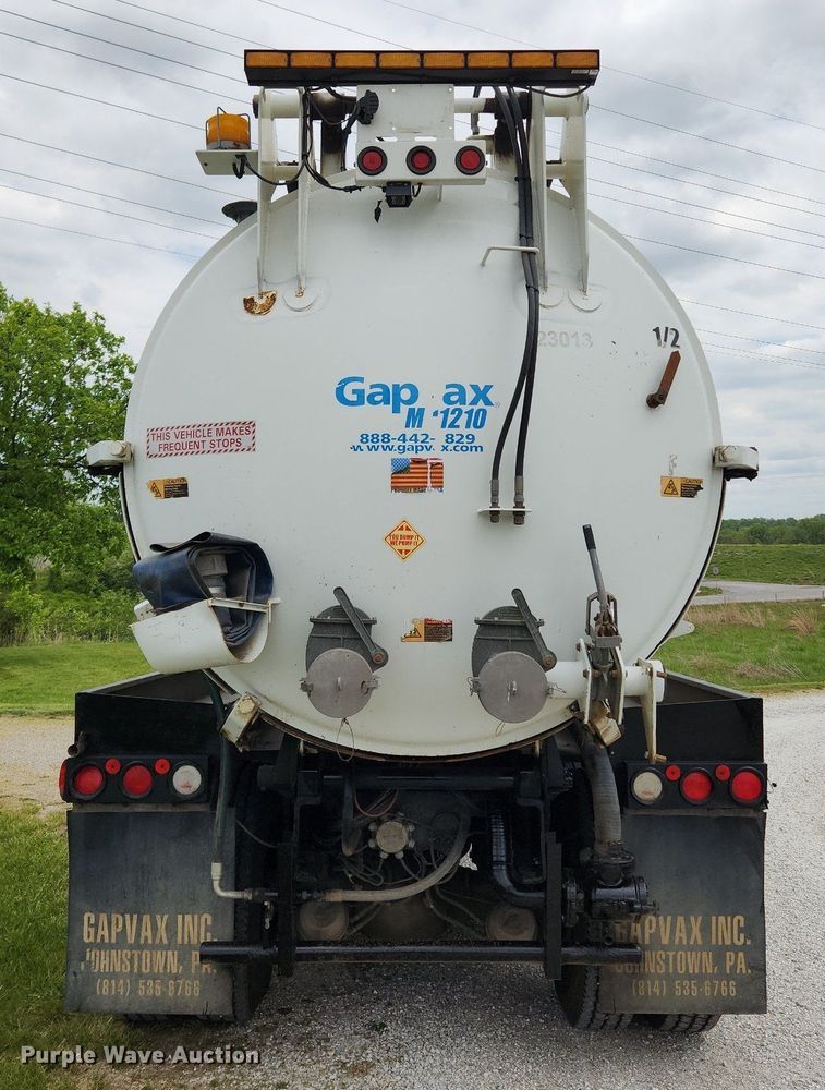 image for item MW9763 2009 Peterbilt 340  sewer jetter truck