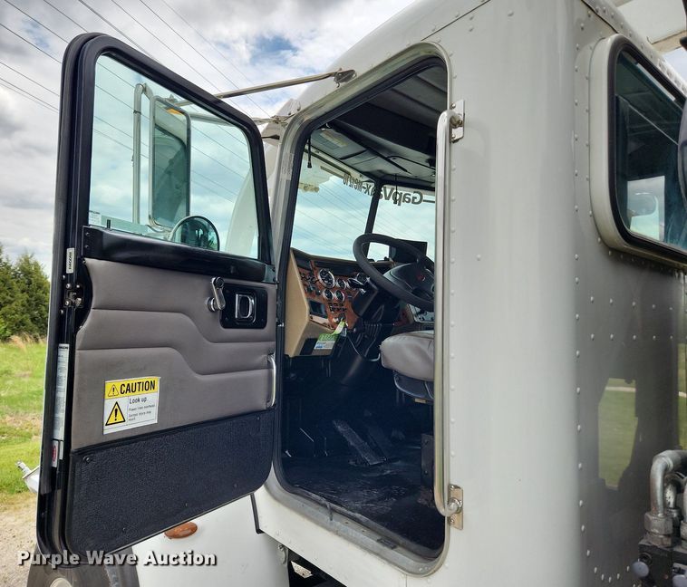 image for item MW9763 2009 Peterbilt 340  sewer jetter truck