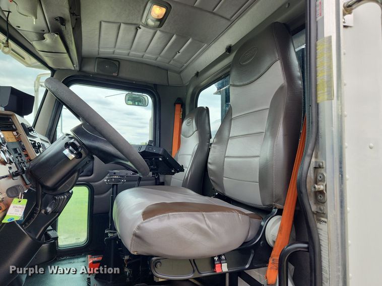 image for item MW9763 2009 Peterbilt 340  sewer jetter truck