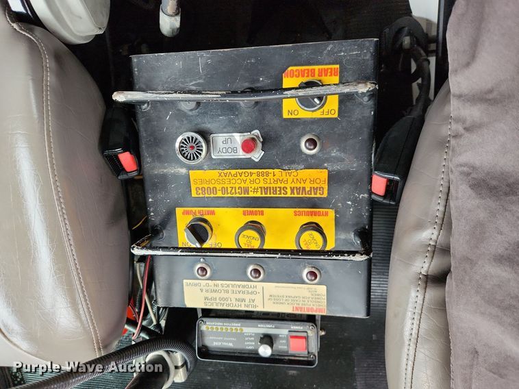 image for item MW9763 2009 Peterbilt 340  sewer jetter truck