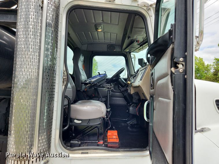 image for item MW9763 2009 Peterbilt 340  sewer jetter truck