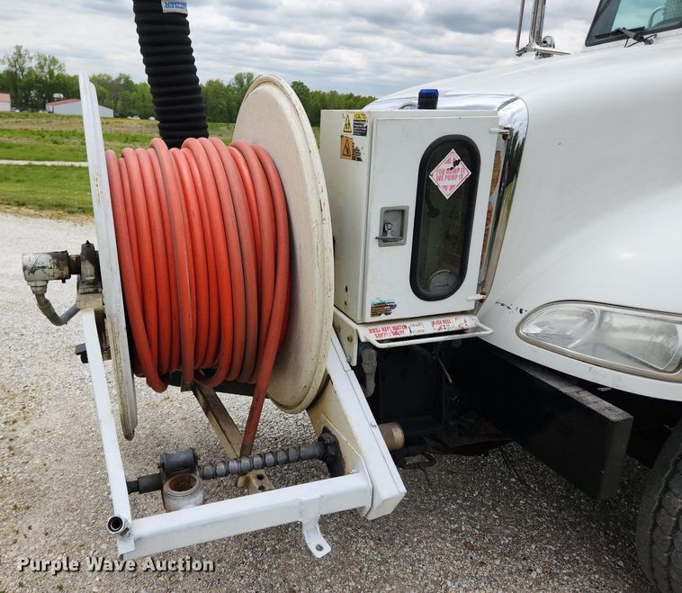 image for item MW9763 2009 Peterbilt 340  sewer jetter truck