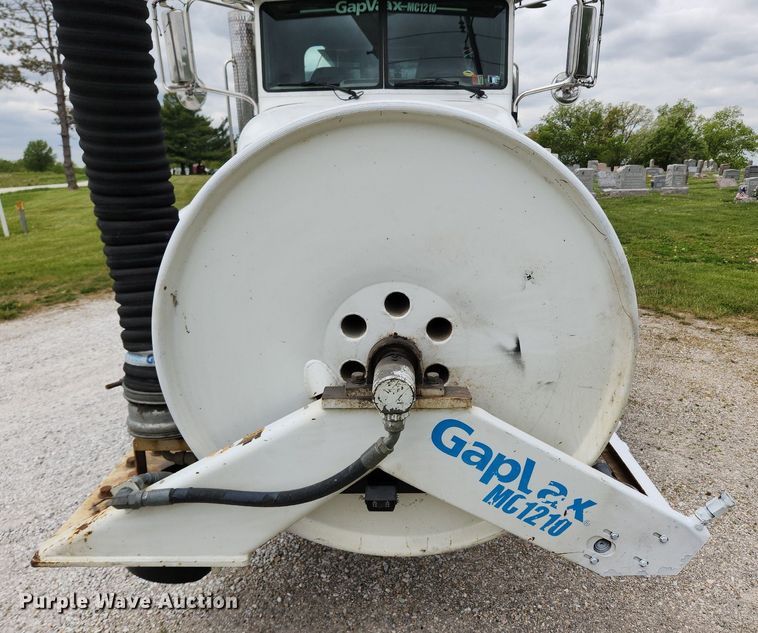 image for item MW9763 2009 Peterbilt 340  sewer jetter truck