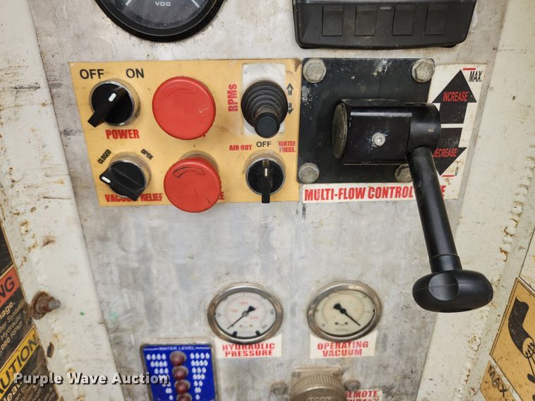 image for item MW9763 2009 Peterbilt 340  sewer jetter truck