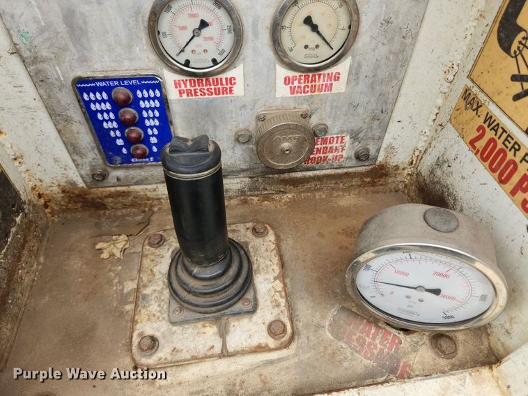 image for item MW9763 2009 Peterbilt 340  sewer jetter truck