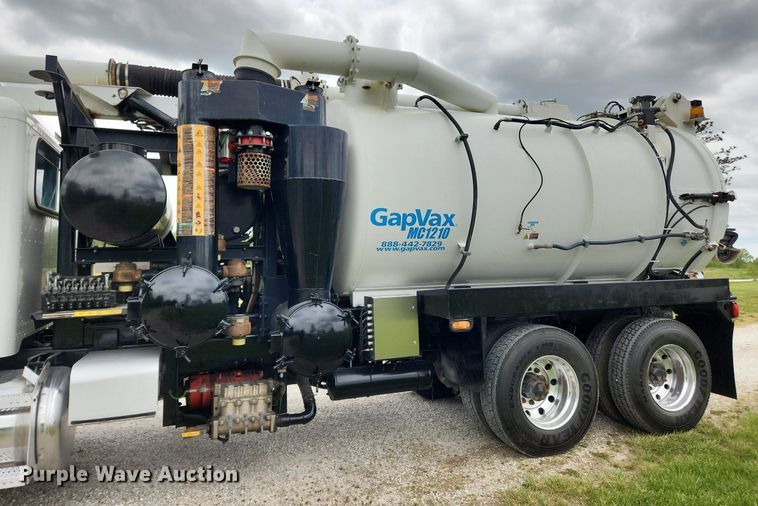 image for item MW9763 2009 Peterbilt 340  sewer jetter truck