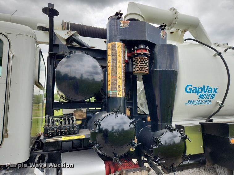 image for item MW9763 2009 Peterbilt 340  sewer jetter truck