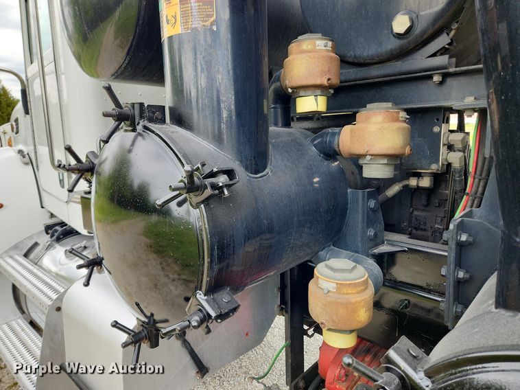 image for item MW9763 2009 Peterbilt 340  sewer jetter truck