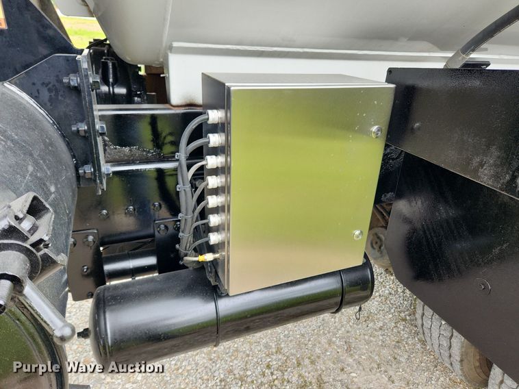 image for item MW9763 2009 Peterbilt 340  sewer jetter truck