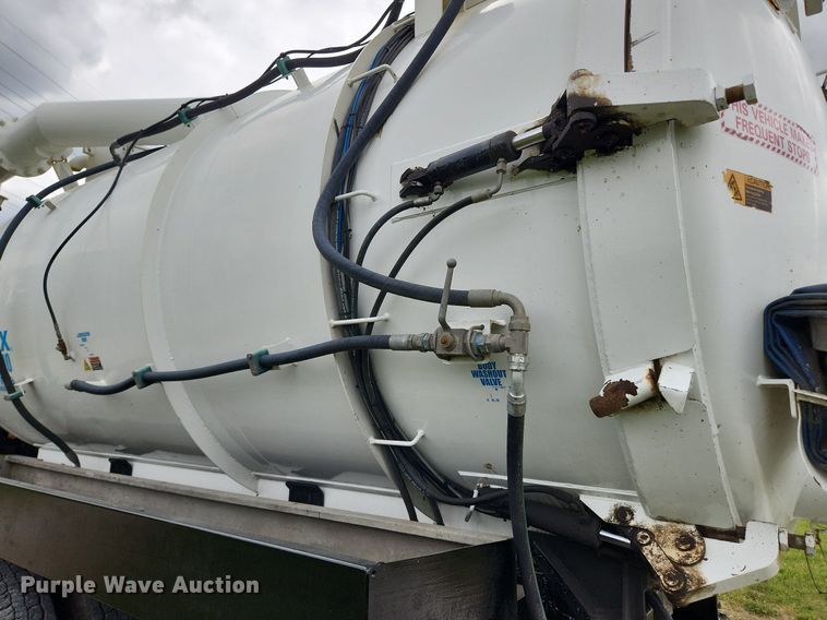 image for item MW9763 2009 Peterbilt 340  sewer jetter truck