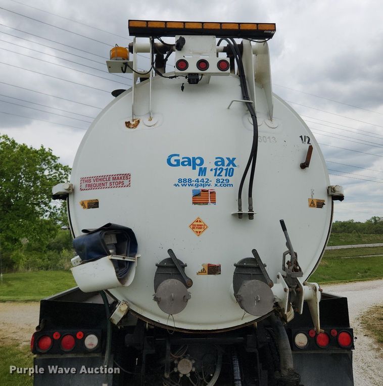 image for item MW9763 2009 Peterbilt 340  sewer jetter truck