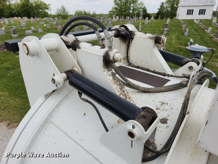 image for item MW9763 2009 Peterbilt 340  sewer jetter truck